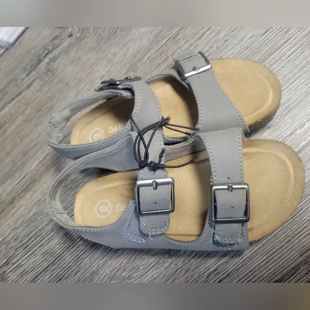 Cat & Jack NWT Gray Youth Girls Sandals‎ Size 9